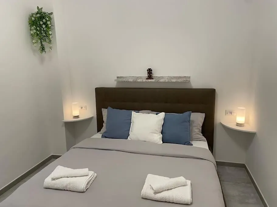 Tiny House - 15 Minutes To Duomo Apartment Milan